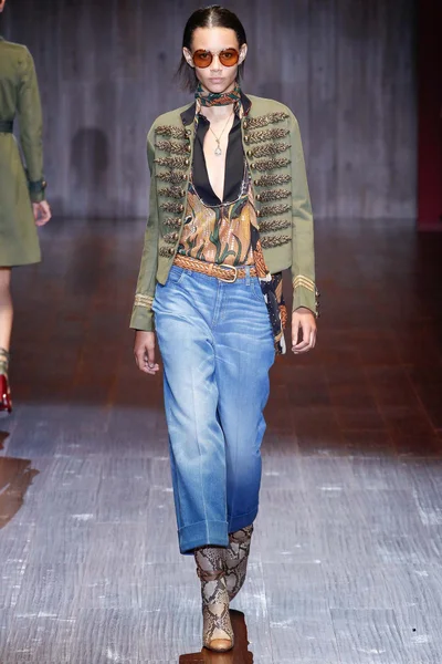Look 39